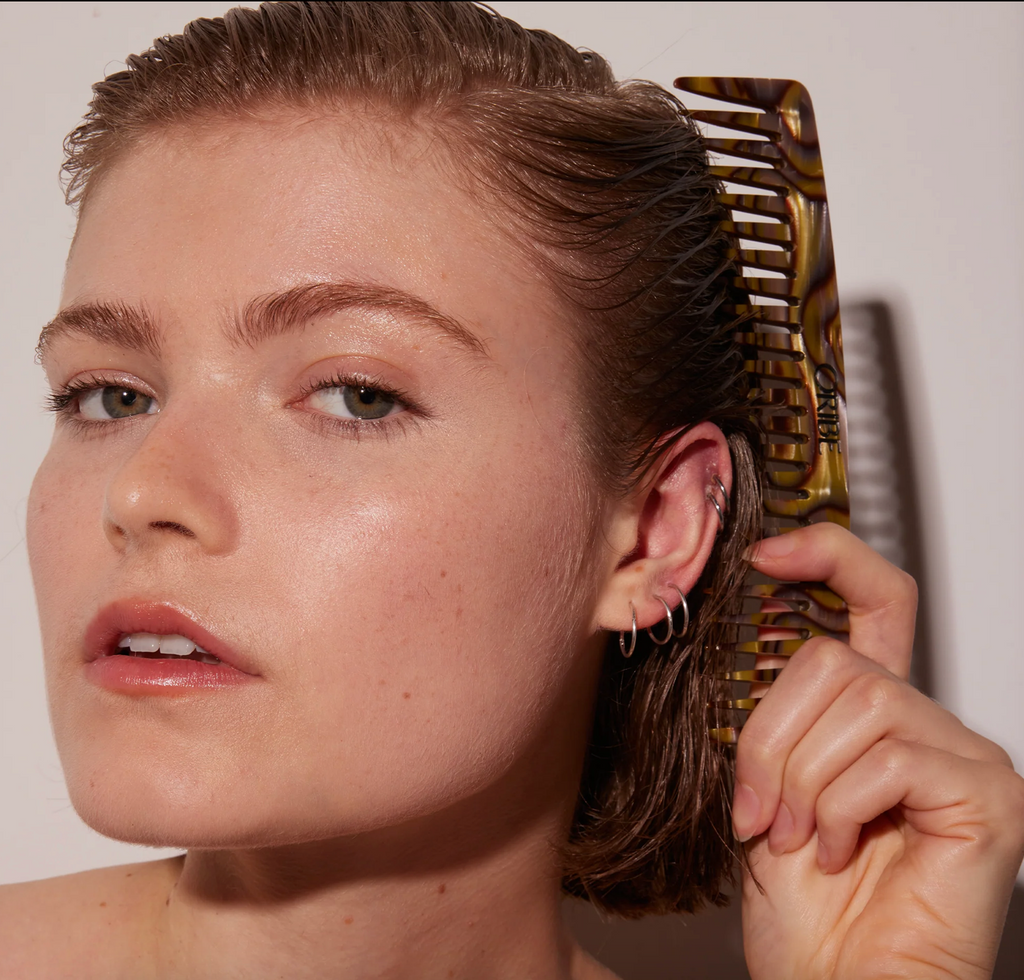 Oribe Resin Wide Tooth Comb